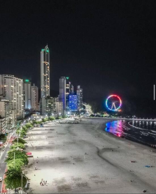 Apto A 100M Da Praia Central Balneario Camboriu Exterior photo